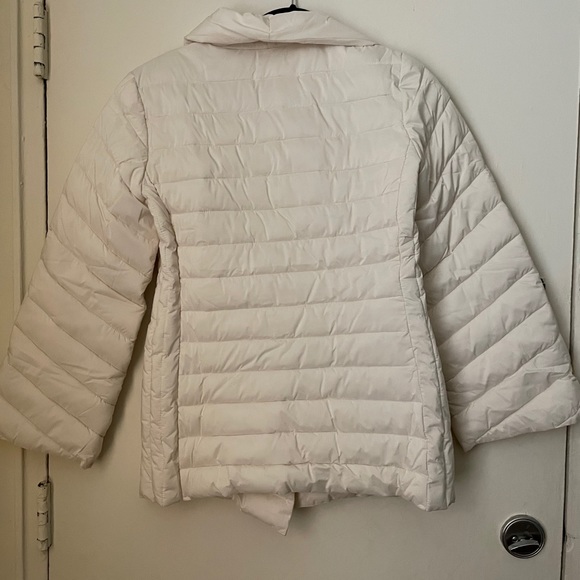 Tahari medium weight jacket with belt - Picture 4 of 4